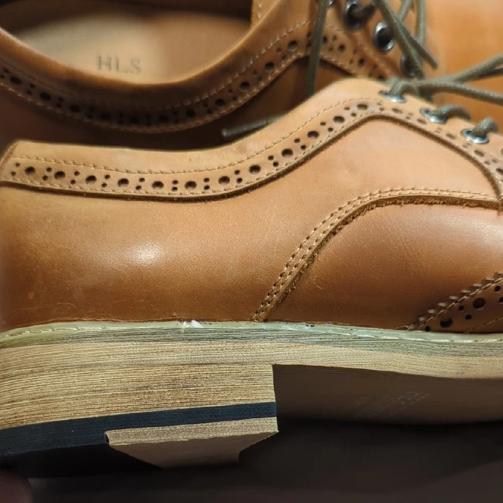 Brown Leather Oxford Shoes with Lace-Up Design